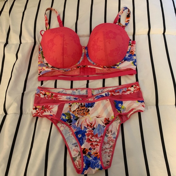 Victoria’s Secret bra and panty set - Picture 1 of 8